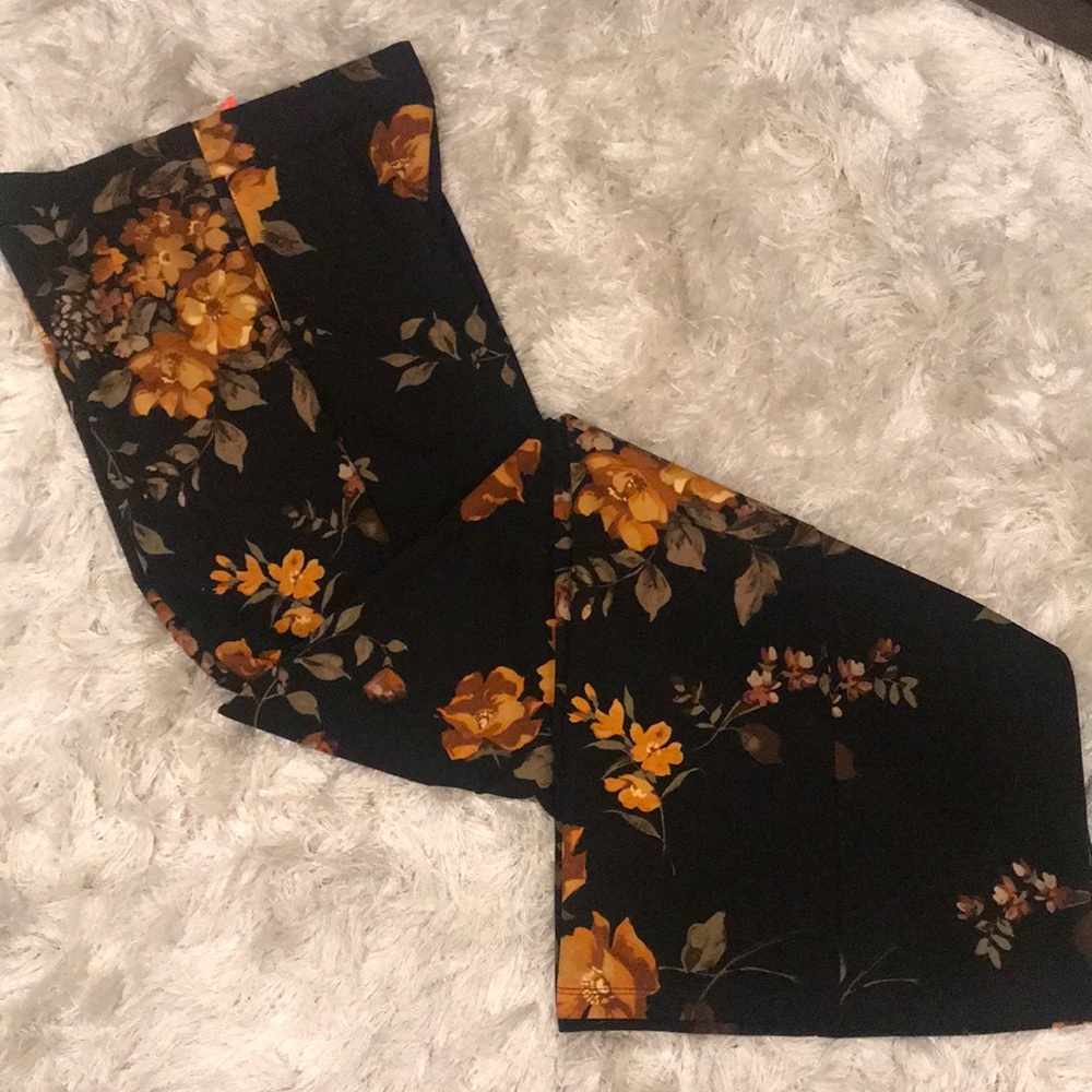 Floral Wide-Leg High Waisted Pants.NEVER BEEN WORN